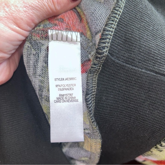 Womens pullover top graffiti print size small NWT - Picture 7 of 8